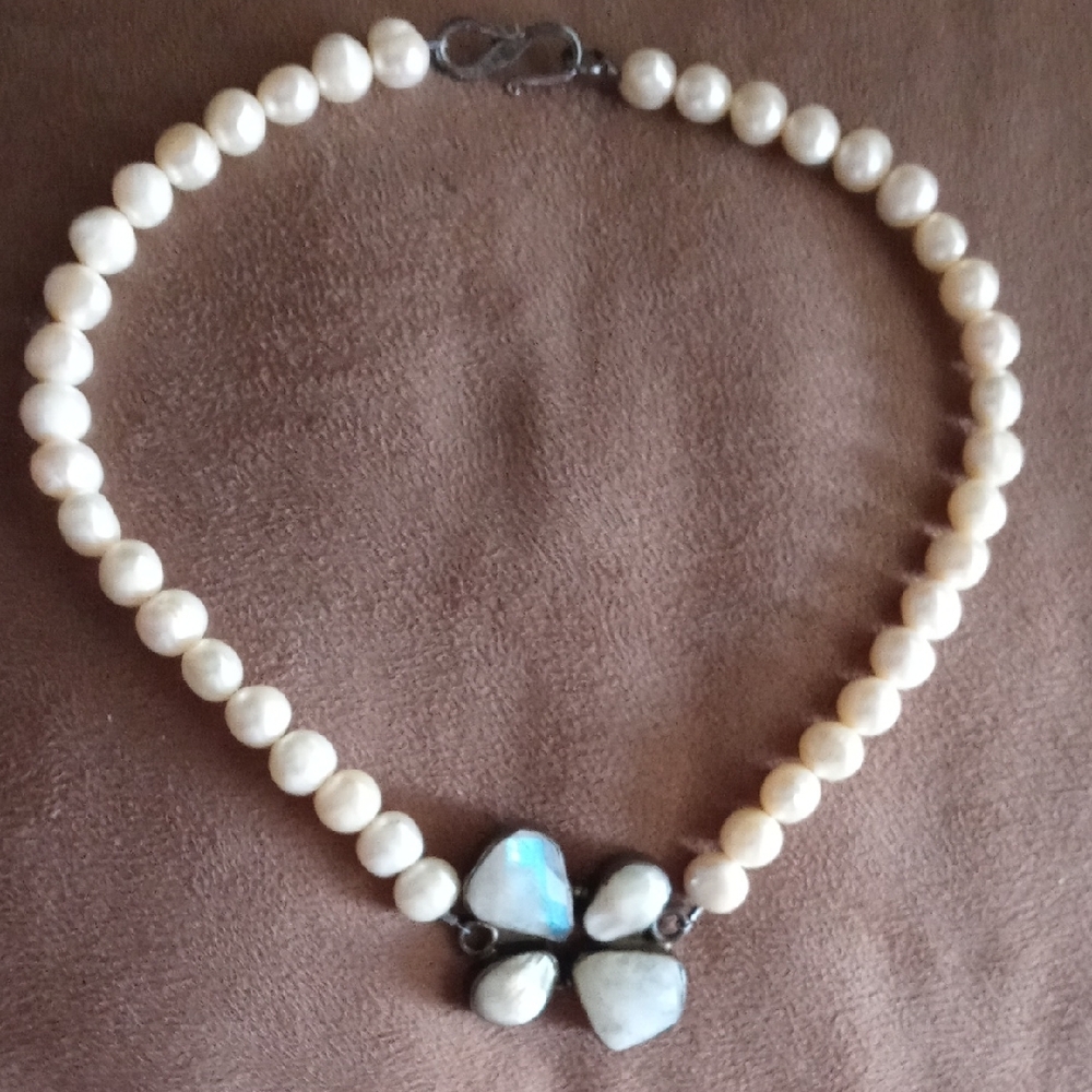 Cream and Silver Pearl Necklace with Decorative Centerpiece
